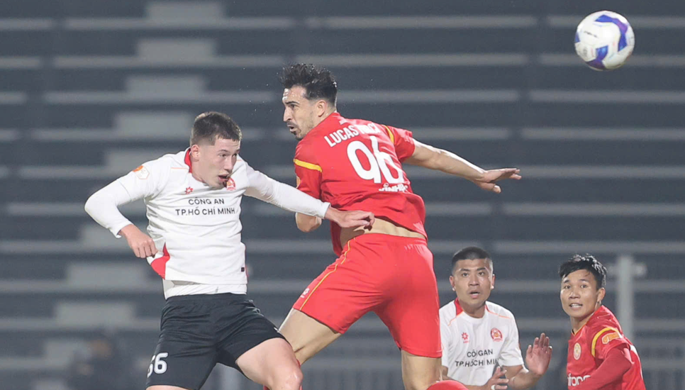 Tiền đạo Việt kiều giúp Công an TP.HCM bay bổng ở V-League - Ảnh 1. Tiền đạo Việt kiều giúp Công an TP.HCM bay bổng ở V-League - Ảnh 1.