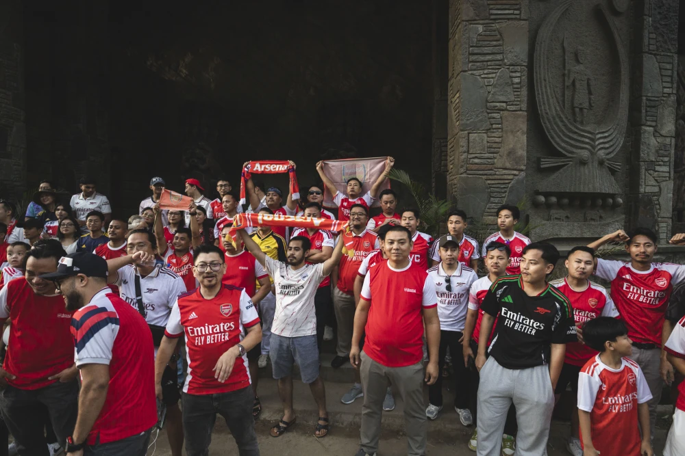 CĐV trên khắp thế giới diễu hành, mổ bò ăn mừng chức vô địch của Arsenal - Ảnh 9.