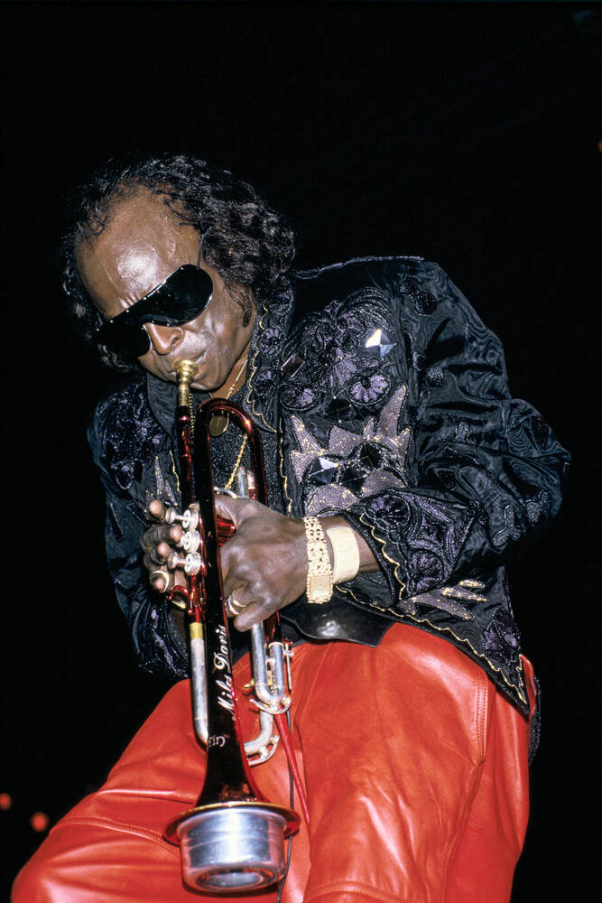 Một thế kỷ Miles Davis: Huyền thoại trumpet khiến jazz thay đổi mãi mãi - Ảnh 5. Một thế kỷ Miles Davis: Huyền thoại trumpet khiến jazz thay đổi mãi mãi - Ảnh 5.