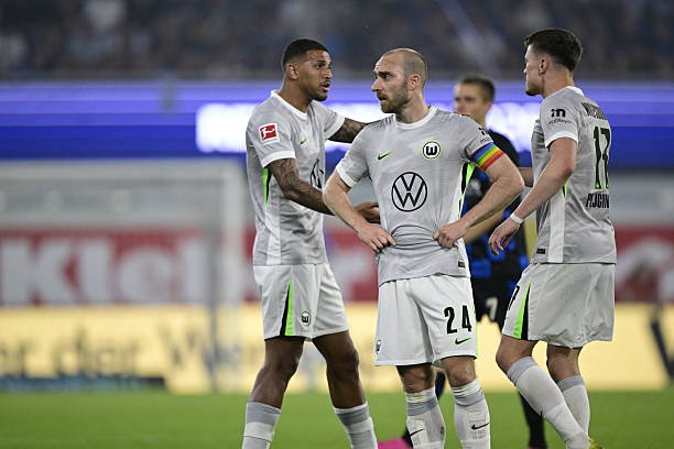 VfL Wolfsburg chính thức nói lời chia tay Bundesliga sau thất bại cay đắng trước SC Paderborn 07 ở vòng play-off trụ hạng. VfL Wolfsburg chính thức nói lời chia tay Bundesliga sau thất bại cay đắng trước SC Paderborn 07 ở vòng play-off trụ hạng.