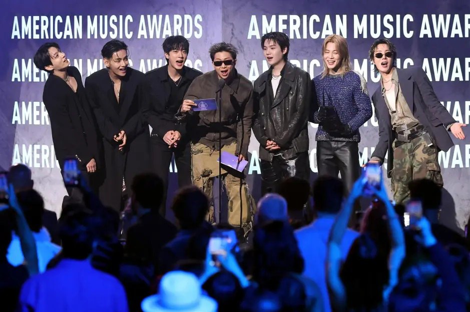 BTS thắng lớn, Taylor Swift trắng tay tại Giải thưởng Âm nhạc Mỹ 2026 - Ảnh 1.