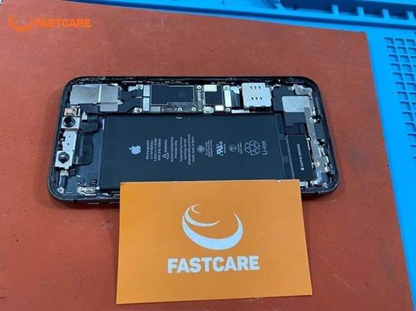 Những dấu hiệu nhận biết pin iPhone 11 bị chai người dùng không nên bỏ qua - Ảnh 2. Những dấu hiệu nhận biết pin iPhone 11 bị chai người dùng không nên bỏ qua - Ảnh 2.