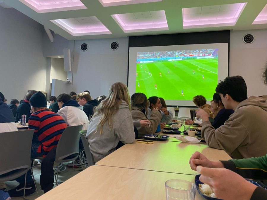 Nỗi lo dân công sở giả ốm, tìm cách trốn việc để xem World Cup 2026 - Ảnh 1. Nỗi lo dân công sở giả ốm, tìm cách trốn việc để xem World Cup 2026 - Ảnh 1.