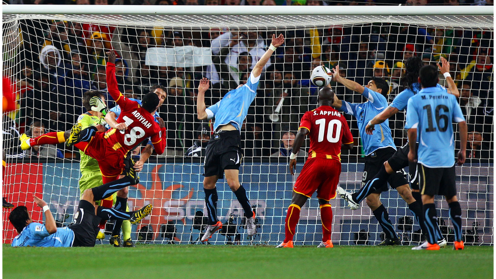 Chuyện World Cup ngày xưa: 48 giờ hỗn loạn, từ 'bàn tay Suarez' đến cơn ác mộng của Brazil - Ảnh 3. Chuyện World Cup ngày xưa: 48 giờ hỗn loạn, từ 'bàn tay Suarez' đến cơn ác mộng của Brazil - Ảnh 3.