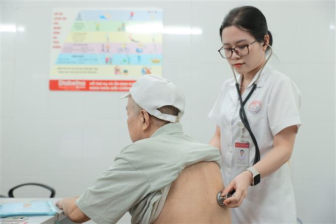 Nắng nóng cực đoan tiềm ẩn nguy cơ suy thận cấp do mất nước - Ảnh 2.