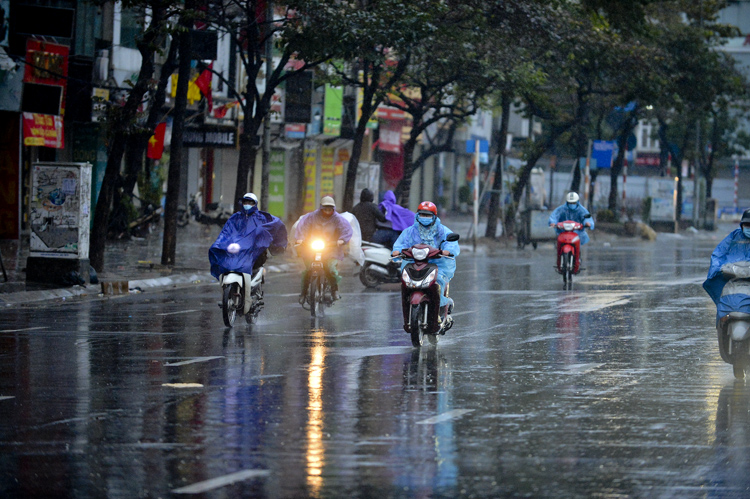 Dự báo thời tiết 29/5: Mưa dông xuất hiện nhiều nơi, Trung Bộ tiếp tục nắng nóng - Ảnh 1.