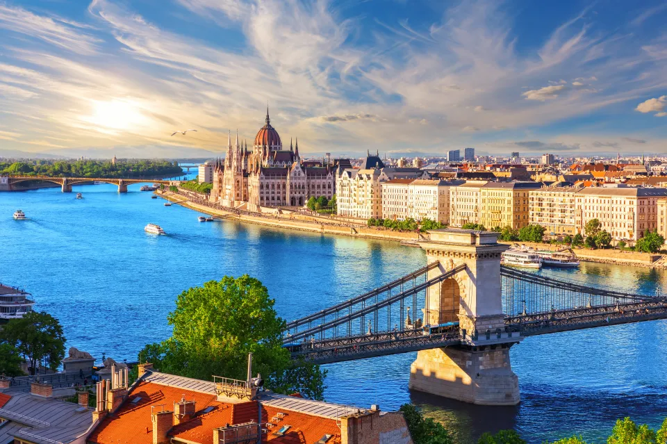 Budapest sẵn sàng cho trận chung kết Champions League đầu tiên trong lịch sử - Ảnh 1. Budapest sẵn sàng cho trận chung kết Champions League đầu tiên trong lịch sử - Ảnh 1.