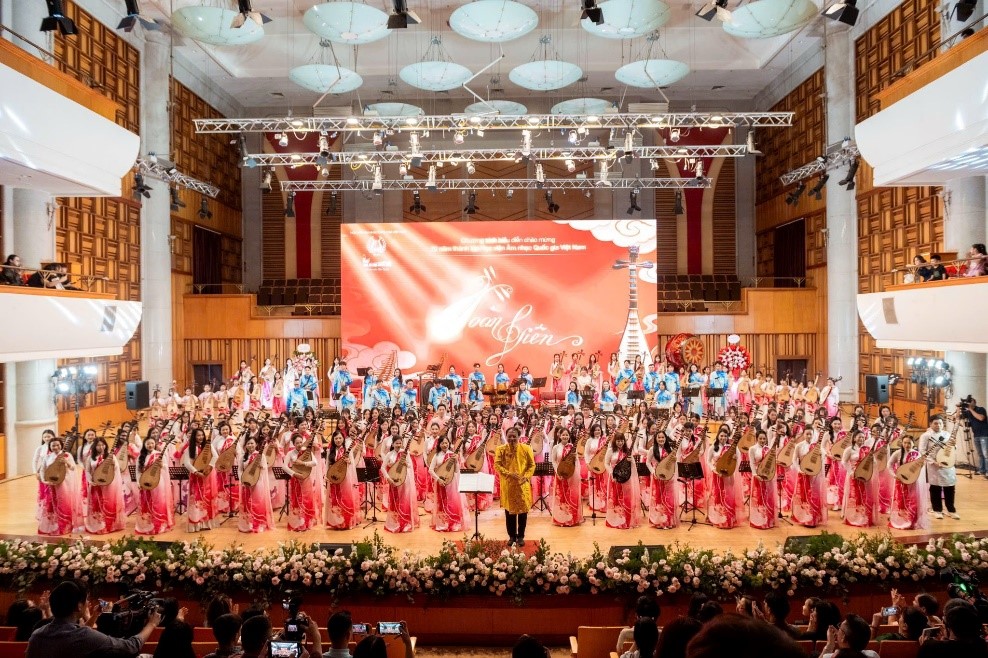 NSND Mai Phương - "Giữ lửa" cho nghệ thuật đàn tỳ bà Việt Nam - Ảnh 4. NSND Mai Phương - "Giữ lửa" cho nghệ thuật đàn tỳ bà Việt Nam - Ảnh 4.