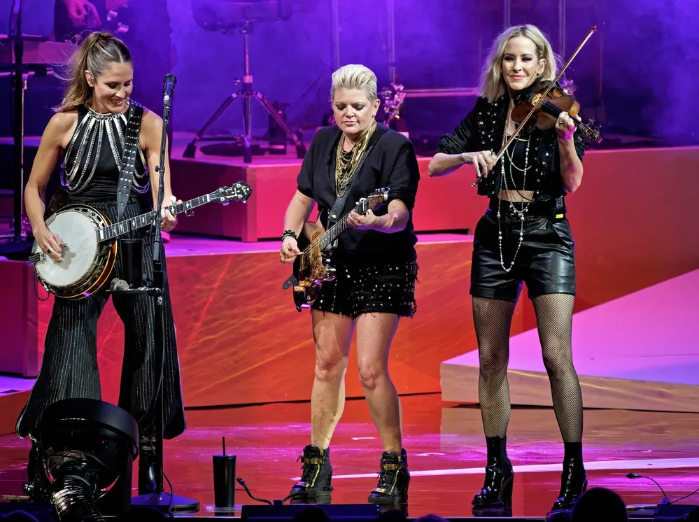 20 năm “Taking the Long Way”: Album làm nên huyền thoại The Chicks - Ảnh 1.