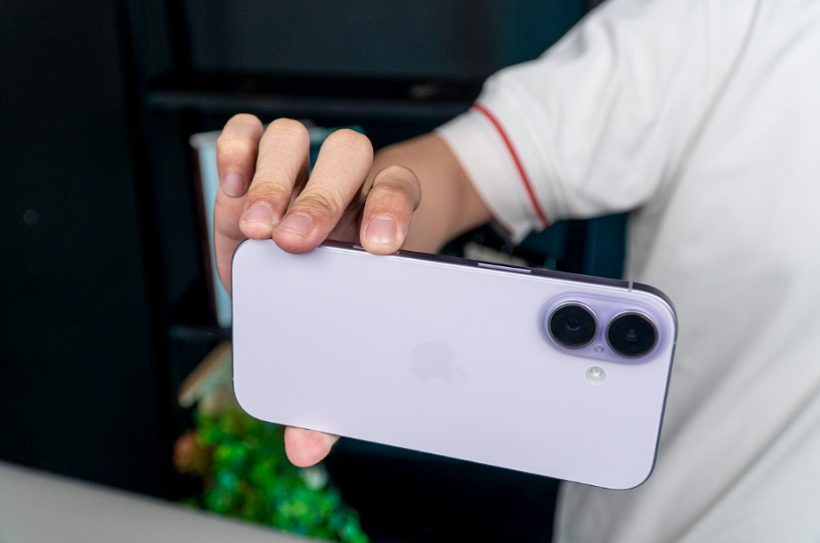 iPhone 17 và iPhone 15: Đâu là dòng iPhone được quan tâm nhiều hiện nay? - Ảnh 4. iPhone 17 và iPhone 15: Đâu là dòng iPhone được quan tâm nhiều hiện nay? - Ảnh 4.