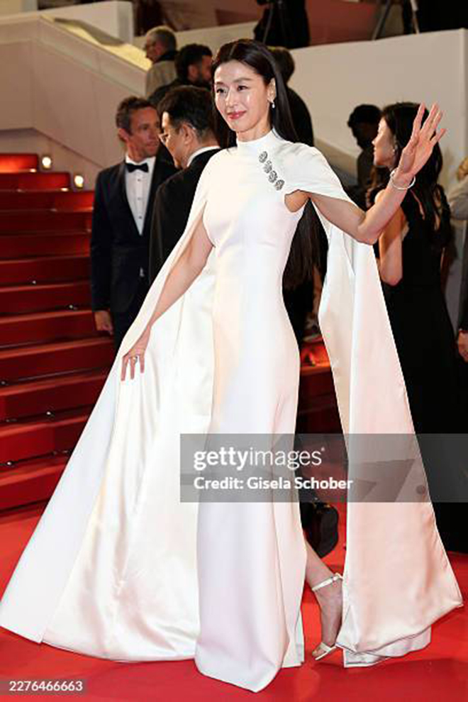 Jun Ji Hyun: "Tôi muốn sống với những vai diễn của hiện tại" - Ảnh 3.