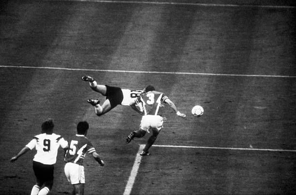 Juergen Klinsmann bay người đánh đầu tung lưới Nam Tư (cũ) ở World Cup 1990
