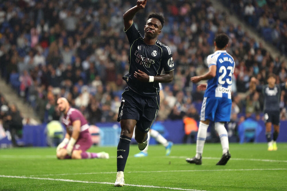 Real Madrid khiến Barcelona chưa thể đăng quang sớm La Liga - Ảnh 1.