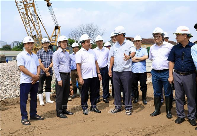 Bí thư Thành ủy Hà Nội yêu cầu đẩy nhanh tiến độ các dự án trọng điểm trước mùa mưa - Ảnh 1.