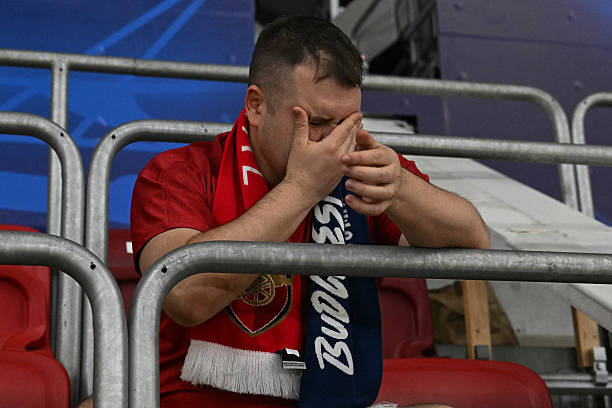 Cầu thủ và CĐV Arsenal đau đớn sau thất bại nghiệt ngã trước PSG ở chung kết Champions League - Ảnh 6. Cầu thủ và CĐV Arsenal đau đớn sau thất bại nghiệt ngã trước PSG ở chung kết Champions League - Ảnh 6.