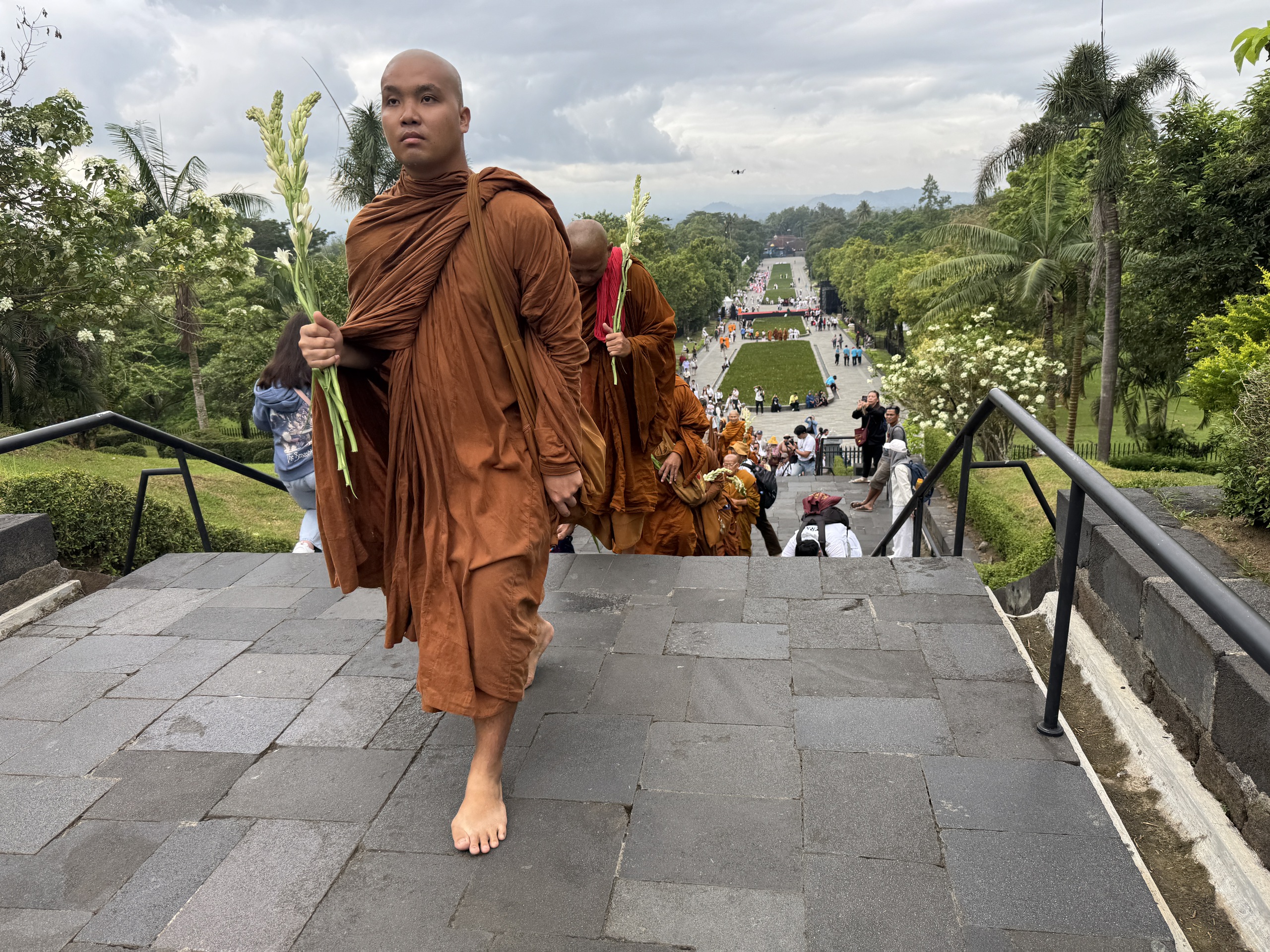 Tăng đoàn “Bộ hành vì Hòa bình” hoàn thành hành trình tới Borobudur trước Đại lễ Waisak 2026 - Ảnh 3.