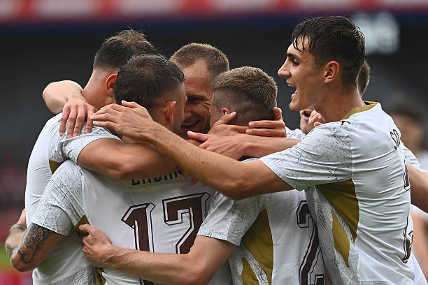 Hai bàn thắng trong hiệp một của Tomas Ladra và Adam Hlozek đã giúp Cộng hòa Czech vượt qua Kosovo với tỷ số sát nút 2-1 trong trận giao hữu quốc tế trước thềm World Cup 2026.