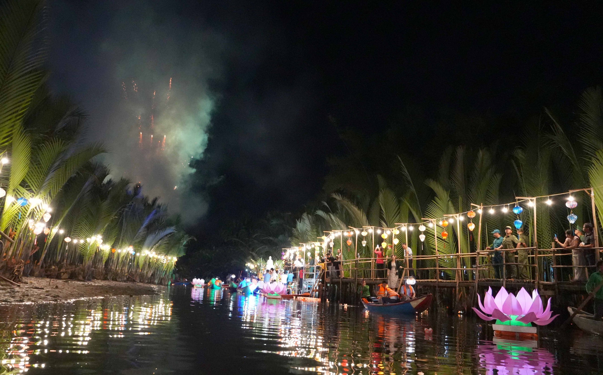 Lung linh "Lễ hội hoa đăng - Huyền ảo đêm rừng dừa" - Ảnh 1.