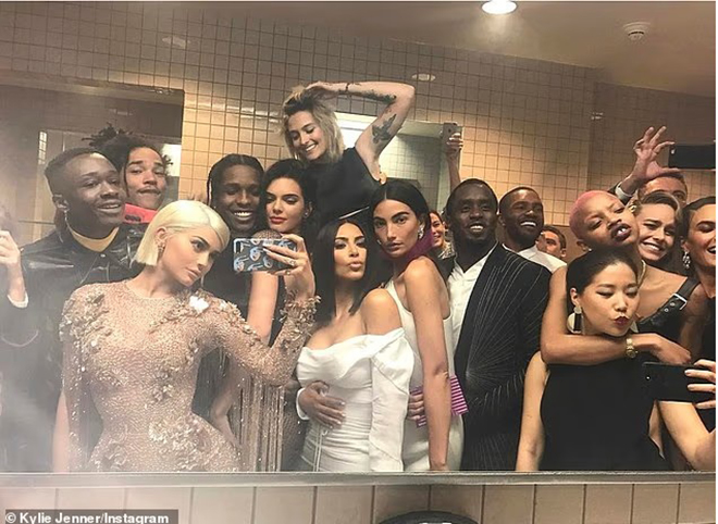 Hậu trường Met Gala 2026: Quy định ngầm và tranh cãi - Ảnh 7.