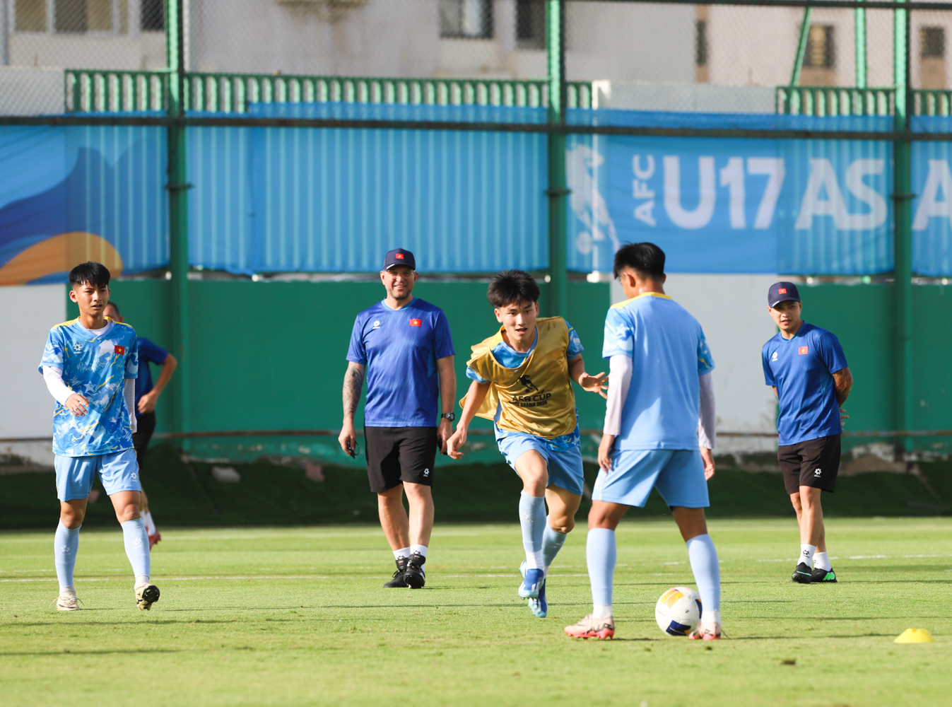 Tin nóng bóng đá Việt hôm nay 6/5: U17 Việt Nam sẵn sàng gặp Yemen; Tuyển thủ Malaysia muốn thắng CLB Nam Định - Ảnh 1.