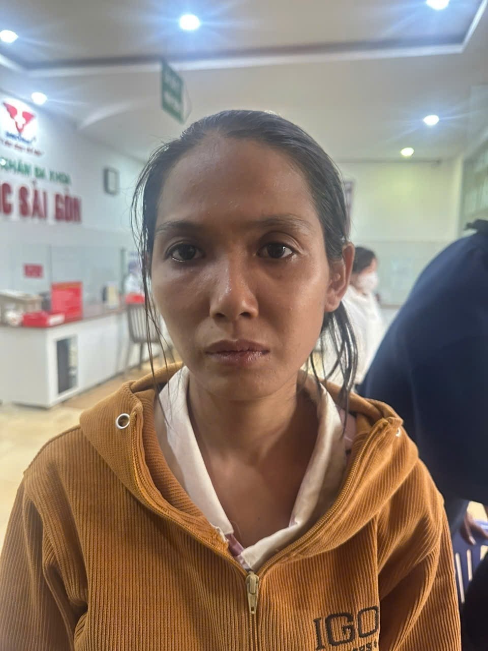 Thành phố Hồ Chí Minh: Bắt khẩn cấp cặp đôi bạo hành bé 2 tuổi - Ảnh 2.