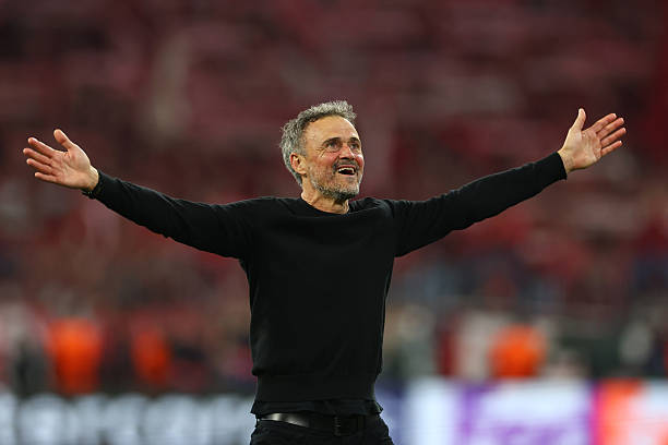 Luis Enrique ăn mừng sau khi PSG vào chung kết Champions League mùa 2025-2026
