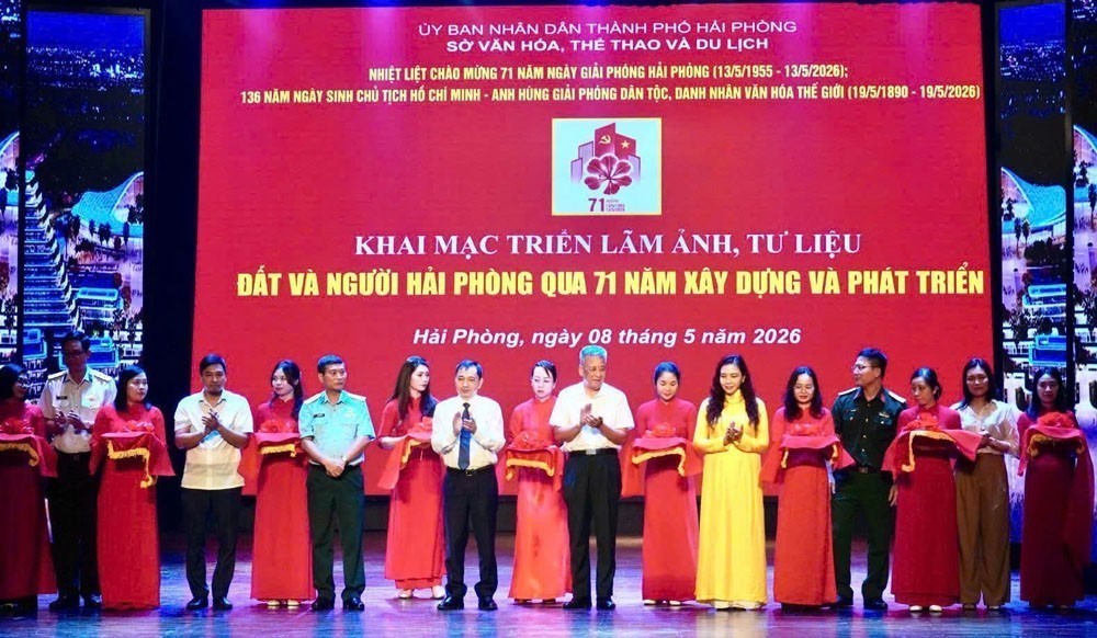 Tái hiện hành trình 71 năm rực rỡ của thành phố Cảng qua ống kính - Ảnh 1.