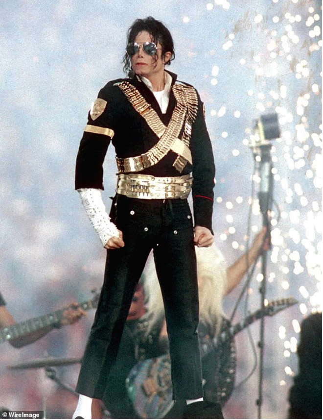 Michael Jackson lập kỳ tích vô tiền khoáng hậu sau 17 năm qua đời - Ảnh 4. Michael Jackson lập kỳ tích vô tiền khoáng hậu sau 17 năm qua đời - Ảnh 4.