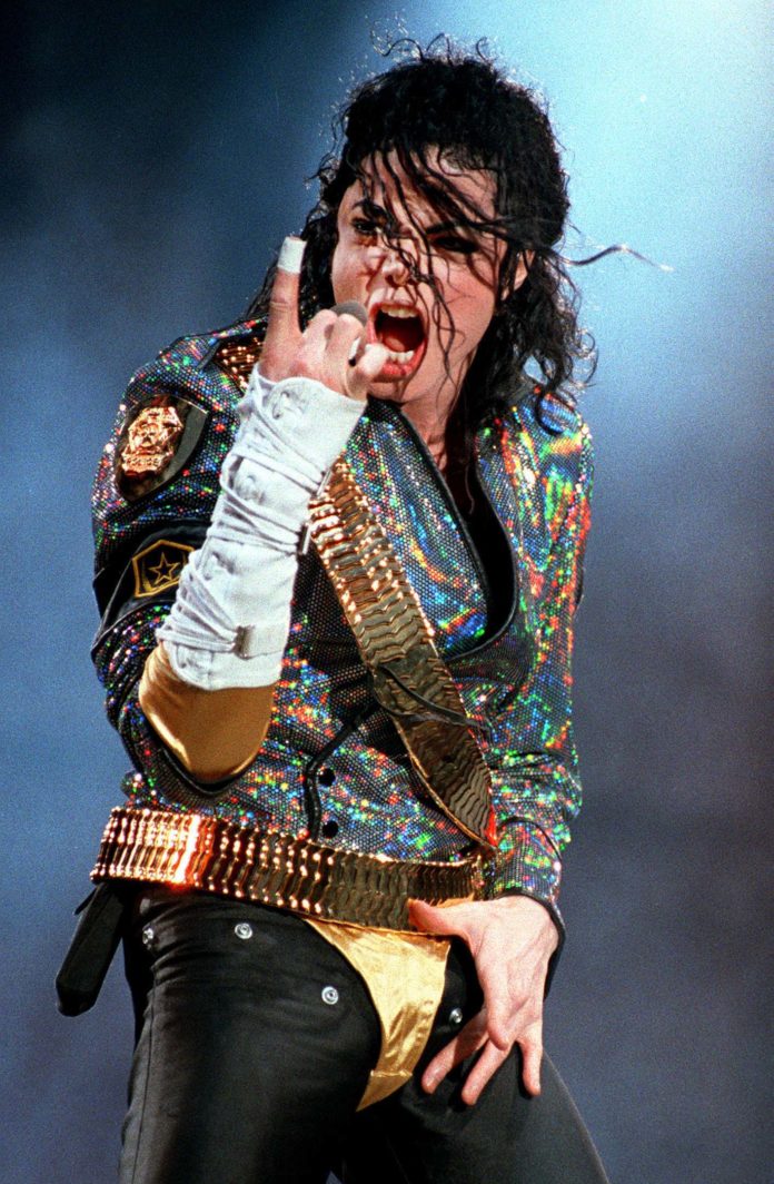 Michael Jackson lập kỳ tích vô tiền khoáng hậu sau 17 năm qua đời - Ảnh 5. Michael Jackson lập kỳ tích vô tiền khoáng hậu sau 17 năm qua đời - Ảnh 5.