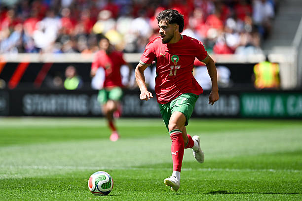 Ezzalzouli dính chấn thương ở chân phải sau pha va chạm với đồng đội Chadi Riad trong trận hòa 1-1 với Na Uy. Ảnh: Getty Ezzalzouli dính chấn thương ở chân phải sau pha va chạm với đồng đội Chadi Riad trong trận hòa 1-1 với Na Uy. Ảnh: Getty