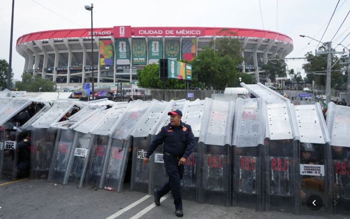 Bạo loạn bùng phát ngay trong ngày khai mạc World Cup 2026 - Ảnh 4.