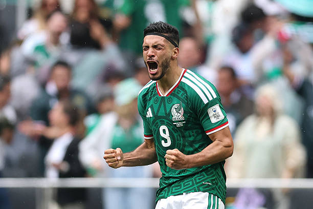 Tiền đạo 35 tuổi đã bật khóc sau khi ghi bàn thắng thứ hai cho El Tri trong chiến thắng 2-0 trước Nam Phi ở trận ra quân tại World Cup 2026. Ảnh: Getty Tiền đạo 35 tuổi đã bật khóc sau khi ghi bàn thắng thứ hai cho El Tri trong chiến thắng 2-0 trước Nam Phi ở trận ra quân tại World Cup 2026. Ảnh: Getty