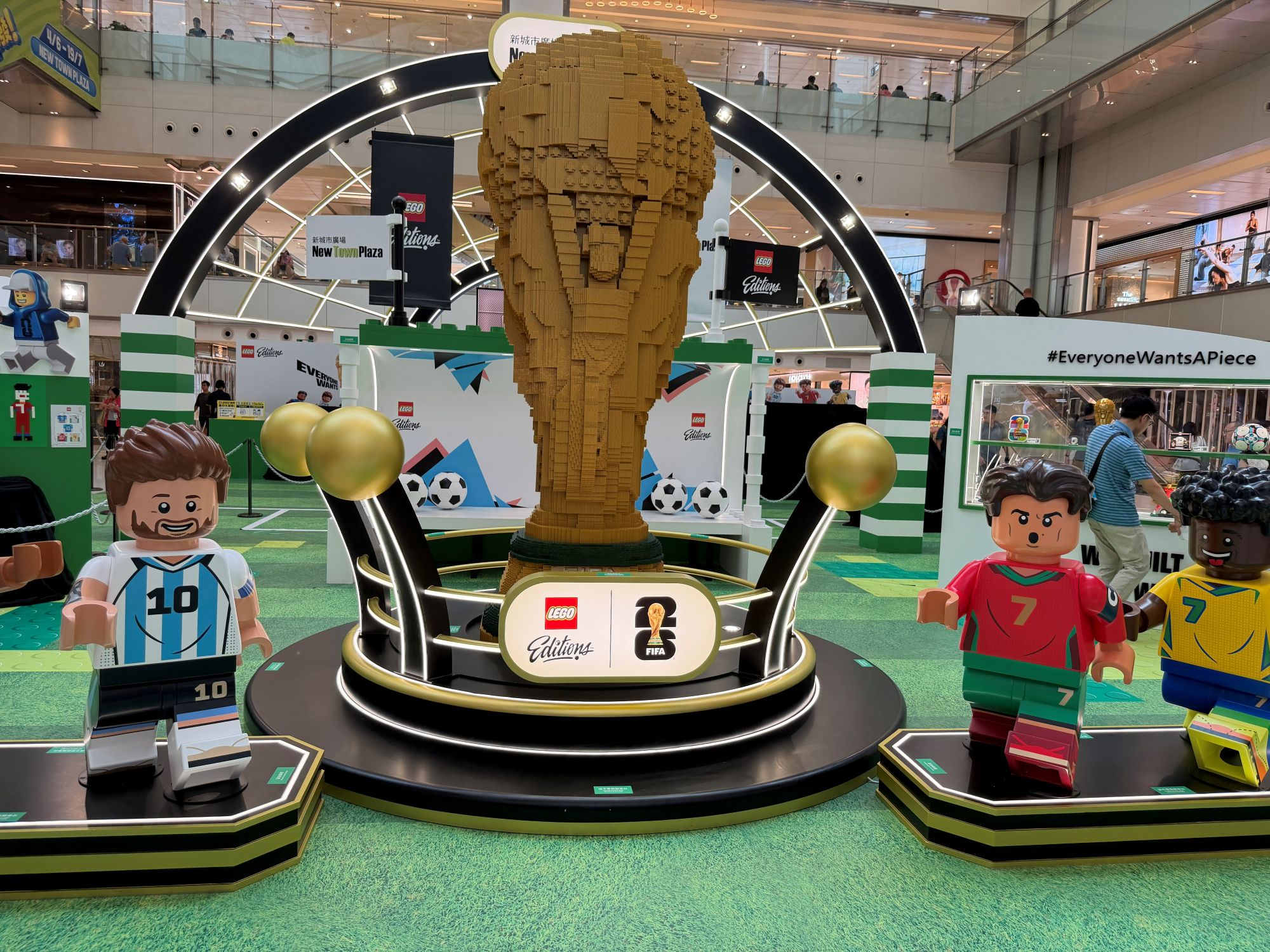 Hong Kong (Trung Quốc) rộn ràng không khí World Cup 2026 - Ảnh 1. Hong Kong (Trung Quốc) rộn ràng không khí World Cup 2026 - Ảnh 1.