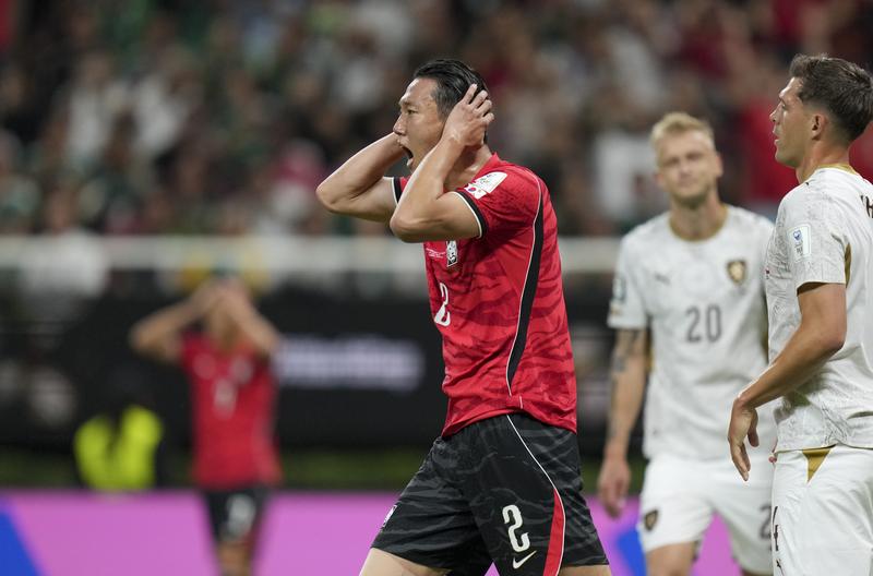 Ngay sau khi góp công lớn giúp Hàn Quốc khởi đầu chiến dịch World Cup 2026 bằng chiến thắng 2-1 trước CH Séc, tiền vệ Hwang In Beom đã lập tức hướng sự chú ý tới cuộc đối đầu được dự báo vô cùng khó khăn với đồng chủ nhà Mexico. Ảnh: Xinhua Ngay sau khi góp công lớn giúp Hàn Quốc khởi đầu chiến dịch World Cup 2026 bằng chiến thắng 2-1 trước CH Séc, tiền vệ Hwang In Beom đã lập tức hướng sự chú ý tới cuộc đối đầu được dự báo vô cùng khó khăn với đồng chủ nhà Mexico. Ảnh: Xinhua