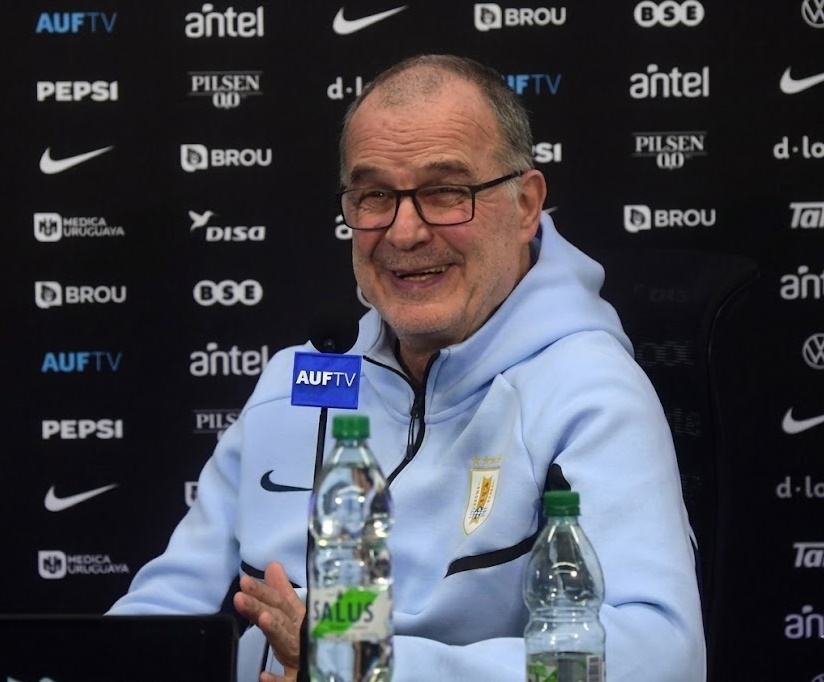 HLV tuyển Uruguay Marcelo Bielsa. Ảnh: AFP HLV tuyển Uruguay Marcelo Bielsa. Ảnh: AFP