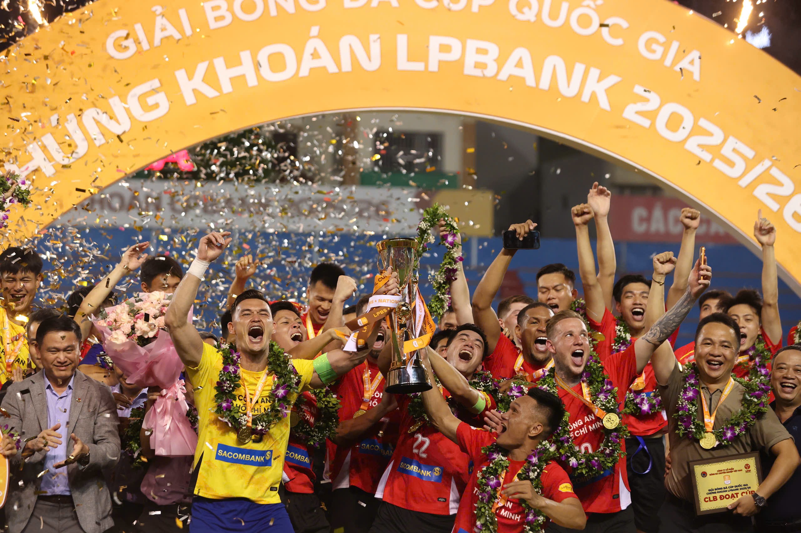 Tin nóng bóng đá Việt Nam hôm nay 15/6: Chủ tịch VFF dự Hội nghị thượng đỉnh FIFA; CAHN gặp Công an TP.HCM ở trận Siêu cúp Quốc gia - Ảnh 2. Tin nóng bóng đá Việt Nam hôm nay 15/6: Chủ tịch VFF dự Hội nghị thượng đỉnh FIFA; CAHN gặp Công an TP.HCM ở trận Siêu cúp Quốc gia - Ảnh 2.