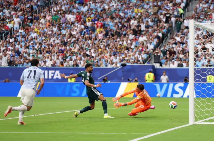 Pha lập công của Abdulelah Al Amri. Ảnh: FIFA Pha lập công của Abdulelah Al Amri. Ảnh: FIFA