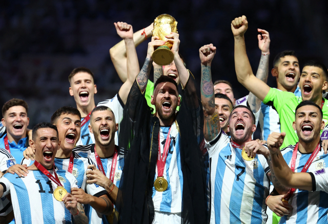 Đội hình dự kiến Argentina vs Algeria (bảng J World Cup 2026): Messi đá chính ở trận thứ 200? - Ảnh 2. Đội hình dự kiến Argentina vs Algeria (bảng J World Cup 2026): Messi đá chính ở trận thứ 200? - Ảnh 2.