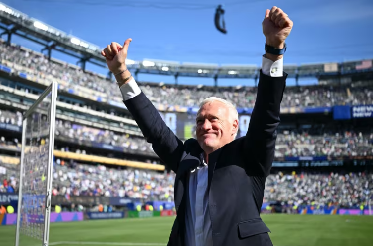 Niềm vui chiến thắng của HLV Didier Deschamps. Ảnh: FIFA Niềm vui chiến thắng của HLV Didier Deschamps. Ảnh: FIFA