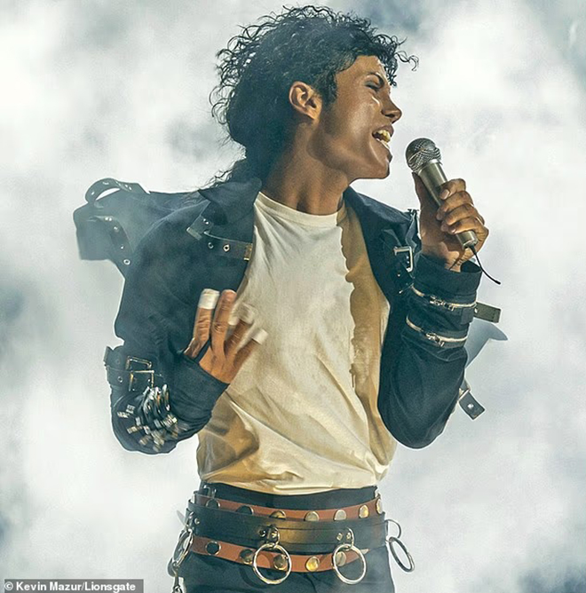"Michael" lập kỷ lục phòng vé: Vì sao phim tiểu sử về Vua nhạc pop gây bão toàn cầu? - Ảnh 1. "Michael" lập kỷ lục phòng vé: Vì sao phim tiểu sử về Vua nhạc pop gây bão toàn cầu? - Ảnh 1.