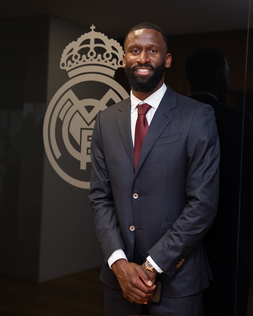Real Madrid giữ chân Antonio Rudiger đến 2027. Ảnh: Twitter nhân vật