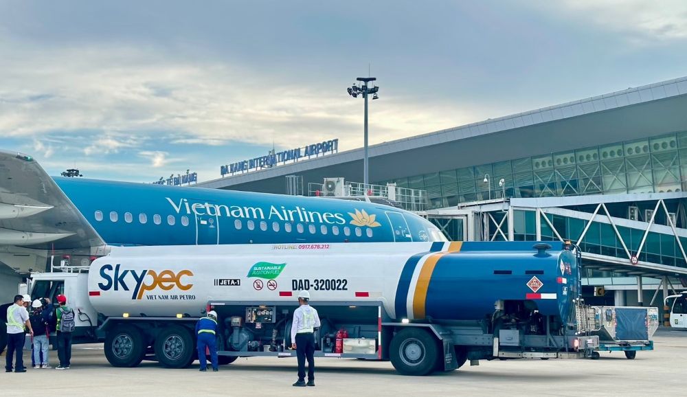 “Xanh hoá” nhiên liệu hàng không trước mục tiêu Net Zero - Ảnh 1. “Xanh hoá” nhiên liệu hàng không trước mục tiêu Net Zero - Ảnh 1.