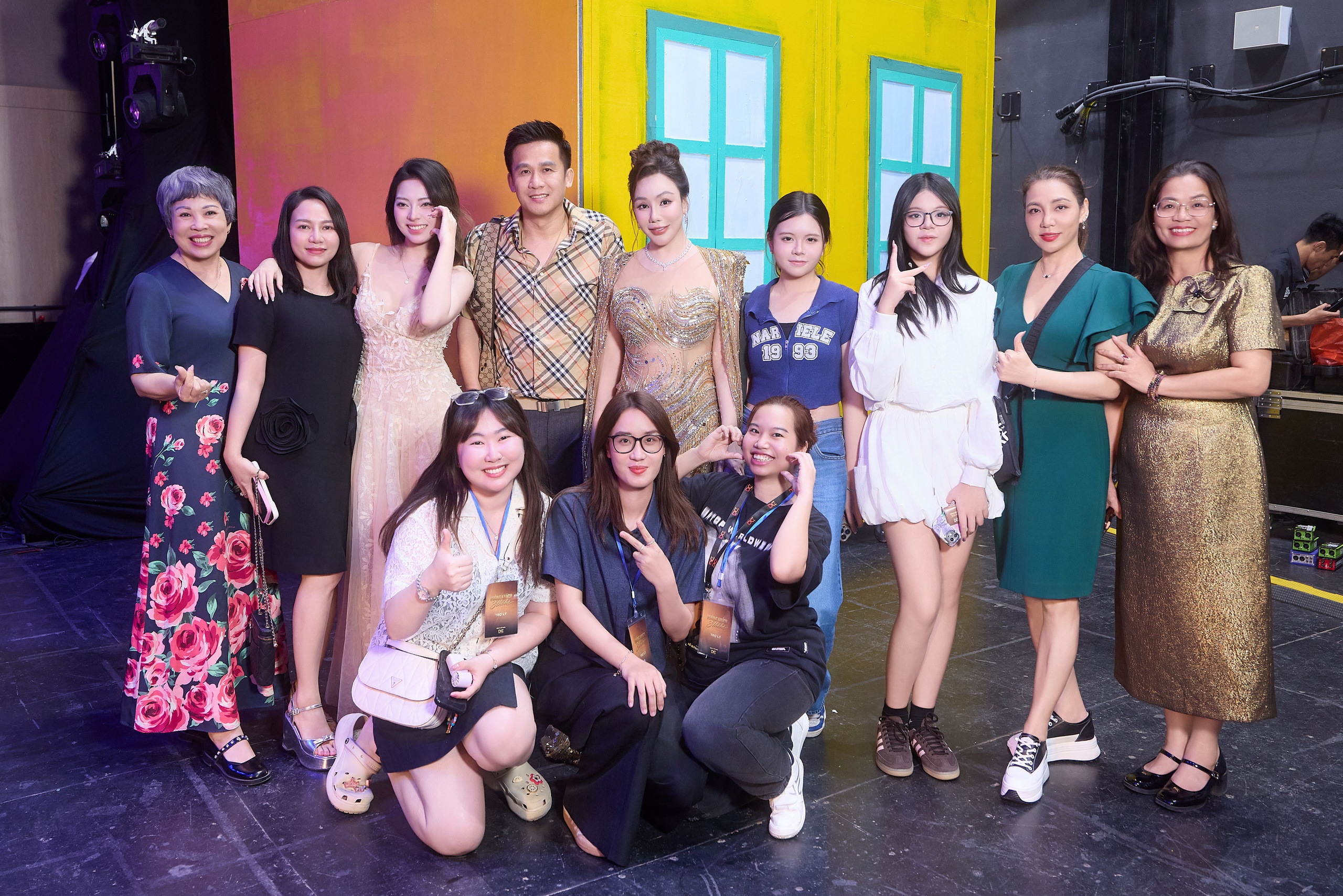 Hồ Quỳnh Hương tiết lộ ca khúc giúp cô "lấy được chồng" trong đêm trở lại đầy cảm xúc - Ảnh 4. Hồ Quỳnh Hương tiết lộ ca khúc giúp cô "lấy được chồng" trong đêm trở lại đầy cảm xúc - Ảnh 4.