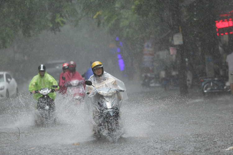 Dự báo thời tiết ngày 18/6: Vùng núi Bắc Bộ tiếp diễn mưa to, Trung Bộ nắng nóng - Ảnh 1. Dự báo thời tiết ngày 18/6: Vùng núi Bắc Bộ tiếp diễn mưa to, Trung Bộ nắng nóng - Ảnh 1.