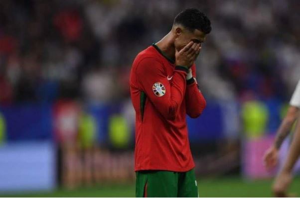 Tin nóng thể thao sáng 18/06: Ronaldo lập hat-trick 3 không, CĐV Anh "trèo rào" xem World Cup - Ảnh 1.