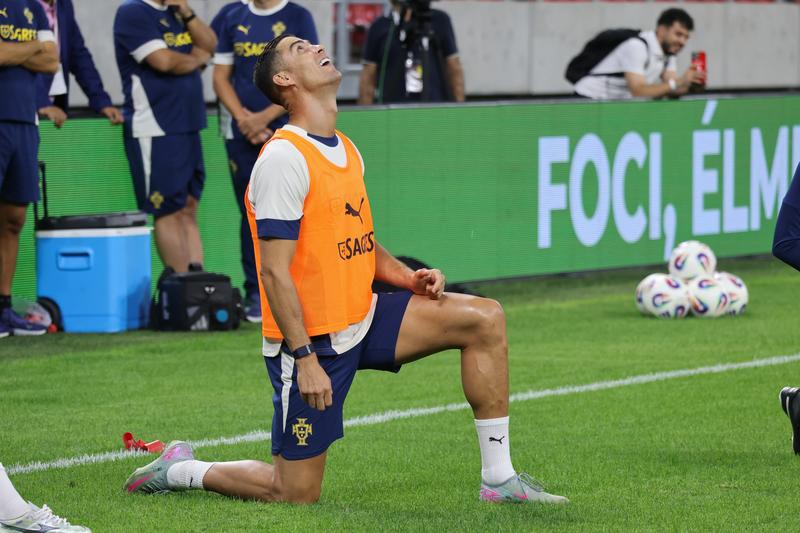 Ronaldo trước sức ép mang tên Messi, Mbappe và Haaland. Ảnh: Xinhua Ronaldo trước sức ép mang tên Messi, Mbappe và Haaland. Ảnh: Xinhua