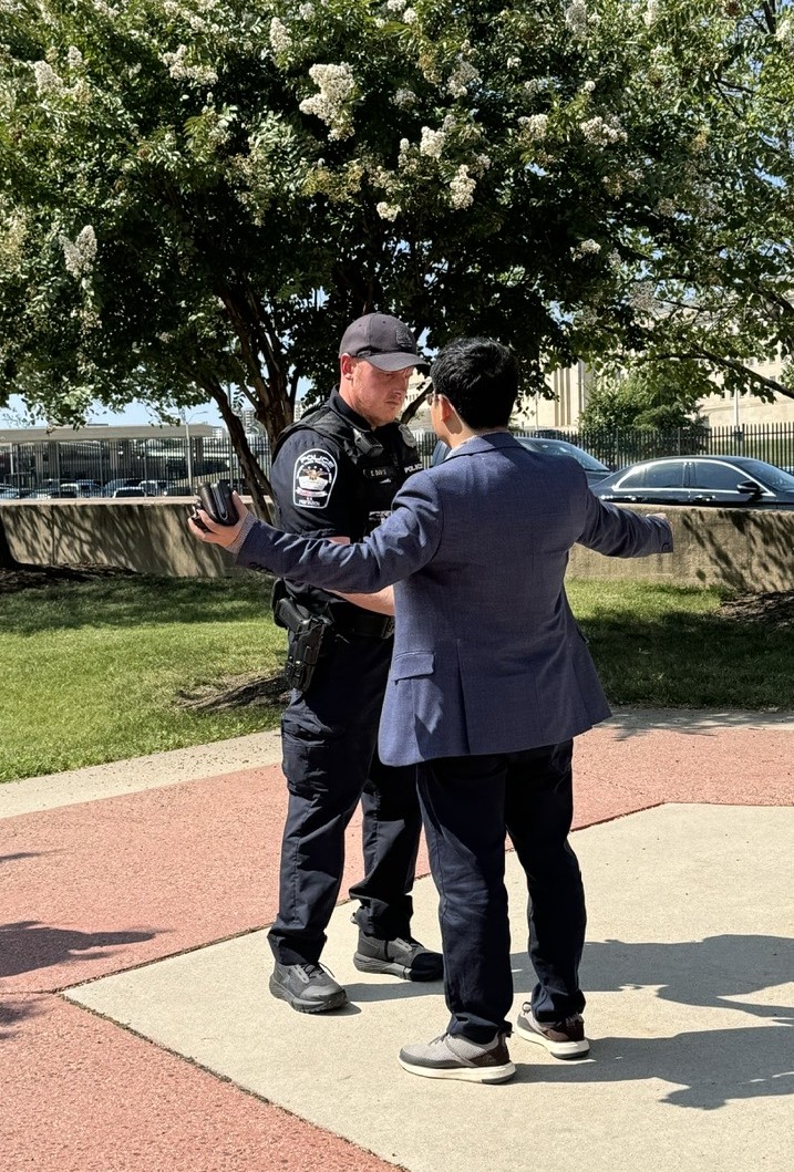 Nhà báo Đoàn Mạnh Hùng, phóng viên TTXVN tại Washington: Quan trọng nhất vẫn là sự hiện diện của phóng viên tại hiện trường - Ảnh 15. Nhà báo Đoàn Mạnh Hùng, phóng viên TTXVN tại Washington: Quan trọng nhất vẫn là sự hiện diện của phóng viên tại hiện trường - Ảnh 15.