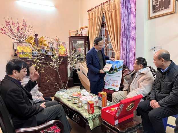 Giáo sư, Tiến sĩ Vũ Bằng Đình: Người chiến sĩ áo trắng, người thi sĩ trọn đời vì người bệnh - Ảnh 5. Giáo sư, Tiến sĩ Vũ Bằng Đình: Người chiến sĩ áo trắng, người thi sĩ trọn đời vì người bệnh - Ảnh 5.