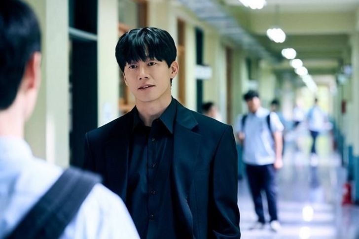 "John Cena của Hàn Quốc" Kim Mu Yeol tìm thấy vai diễn để đời với "Teach You a Lesson" - Ảnh 1. "John Cena của Hàn Quốc" Kim Mu Yeol tìm thấy vai diễn để đời với "Teach You a Lesson" - Ảnh 1.