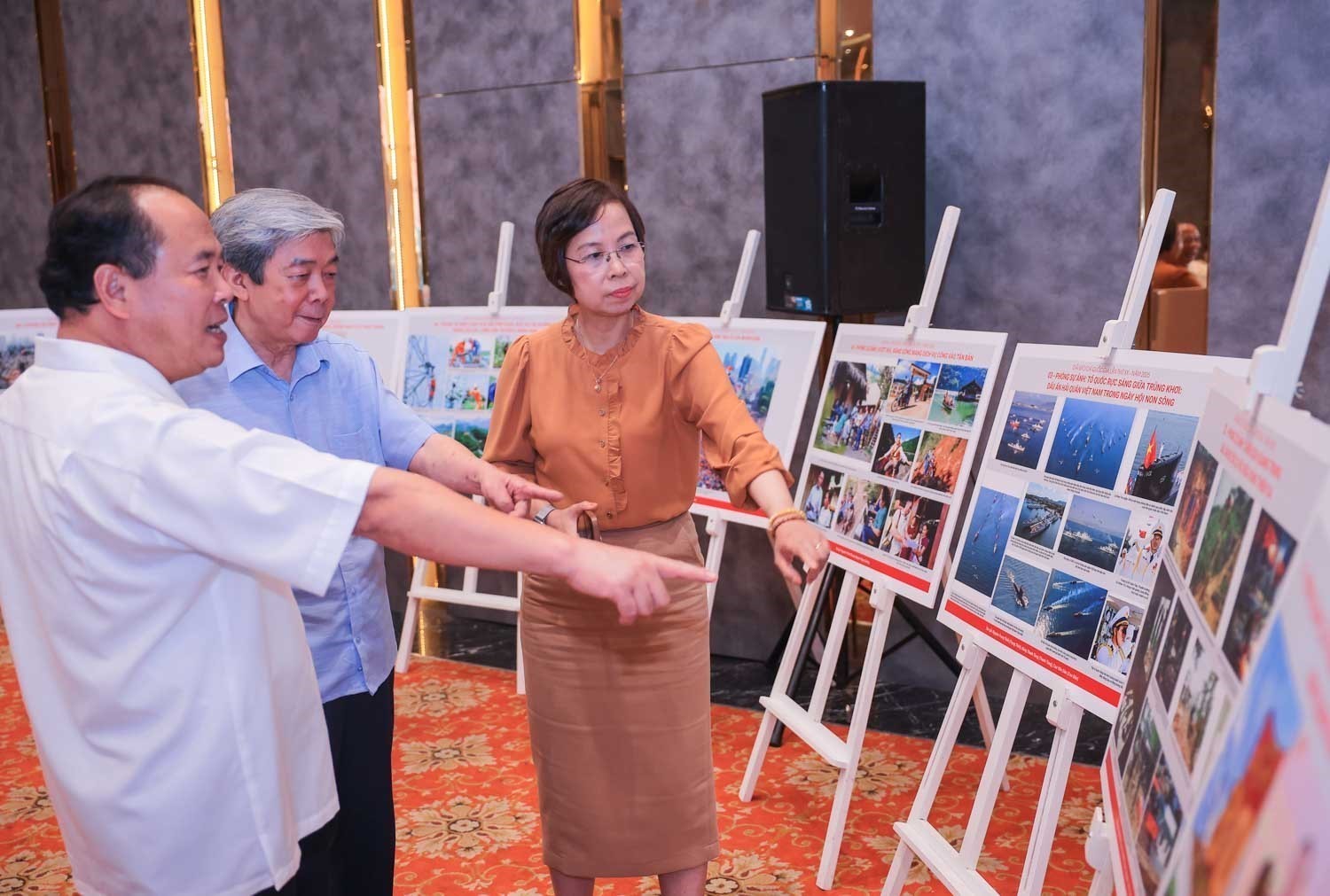 Nhà báo Vũ Việt Trang, Tổng Giám đốc TTXVN: “Người làm báo hôm nay phải nhanh hơn, nhưng đồng thời cũng phải bản lĩnh hơn” - Ảnh 4. Nhà báo Vũ Việt Trang, Tổng Giám đốc TTXVN: “Người làm báo hôm nay phải nhanh hơn, nhưng đồng thời cũng phải bản lĩnh hơn” - Ảnh 4.